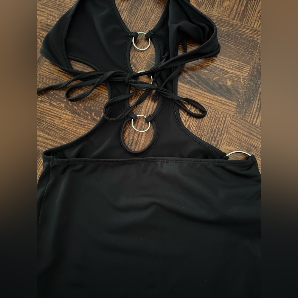 EDIKTED OPEN BACK MINI DRESS BLACK SIZE SMALL HALTER CUT OUT CHAIN DRESS - Picture 7 of 8